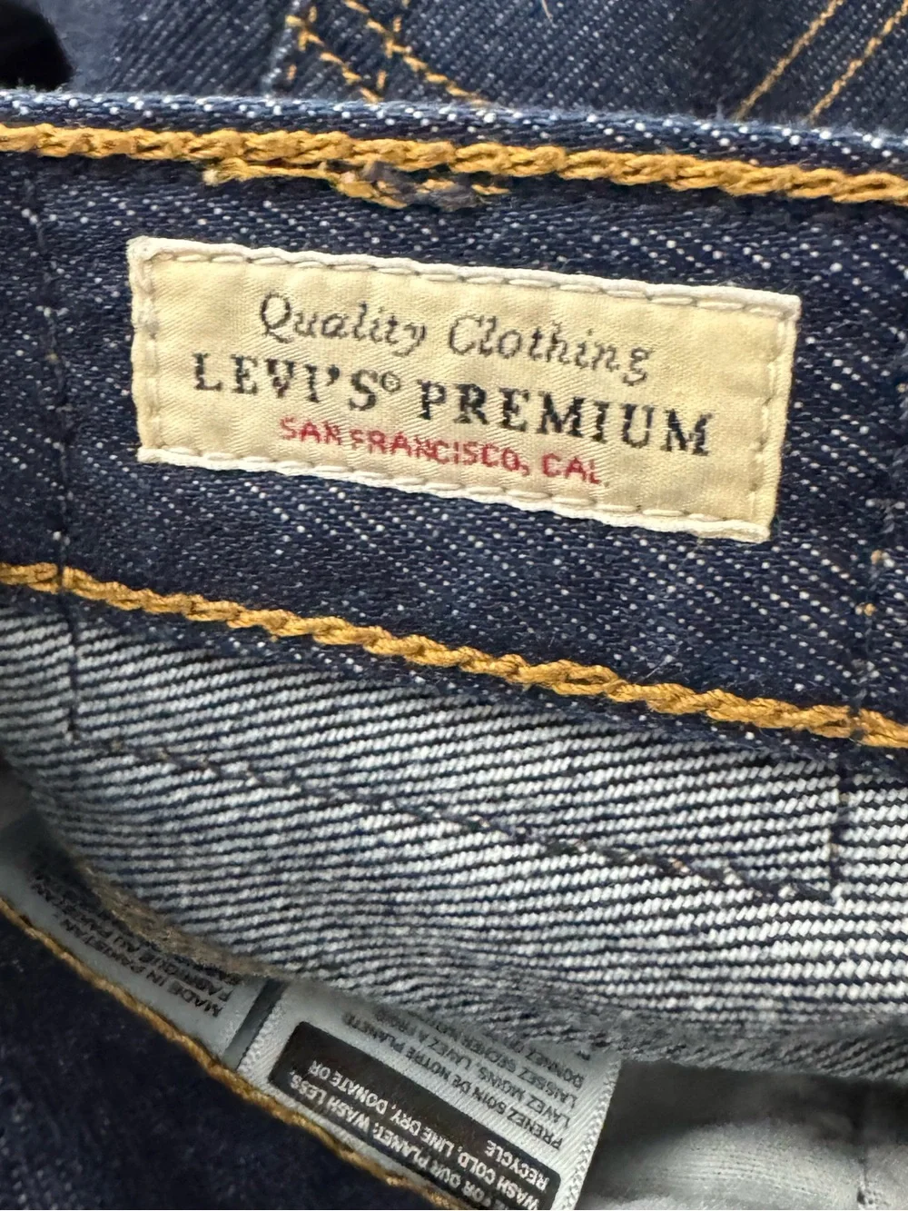 Levi’s Premium Ribcage Wide Leg Dark Wash Size 28 - Picture 4 of 5